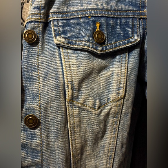 Forever 21 • Tiger Patch Denim Jacket - Picture 6 of 6